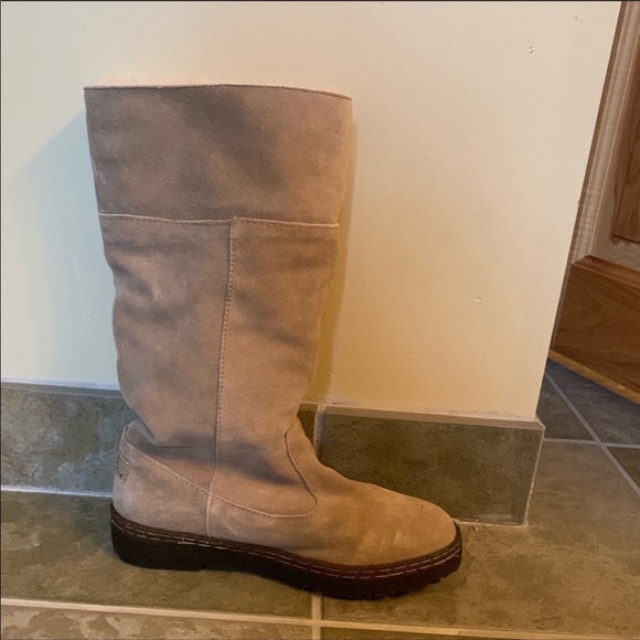 Women's BearPaw snow winter boot. Size 7. - Picture 4 of 6